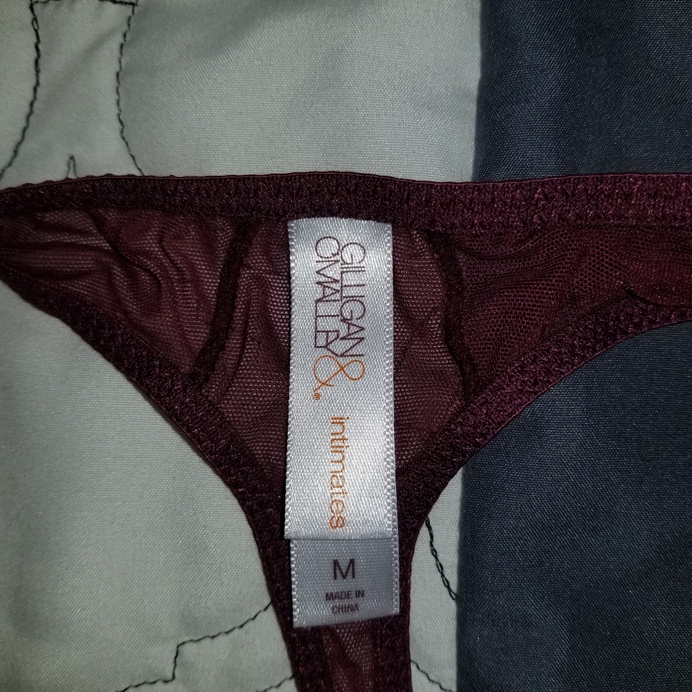 Lingerie Set - Picture 4 of 8
